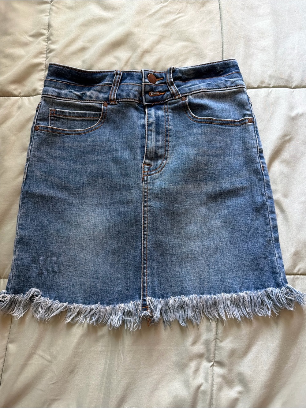 Casual Blue Denim Mini Skirt with Frayed Hem
